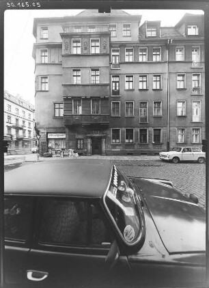 Dresden-Neustadt, Löwenstraße 12/10. Doppelwohnhaus mit Laden (1913). Straßenfront (Nr. 12)