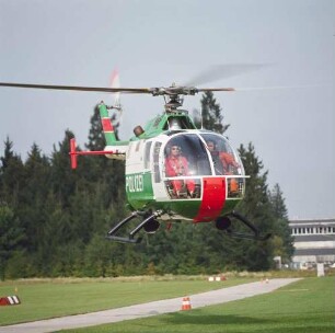Hubschrauber Bölkow Bo 105 beim Startvorgang