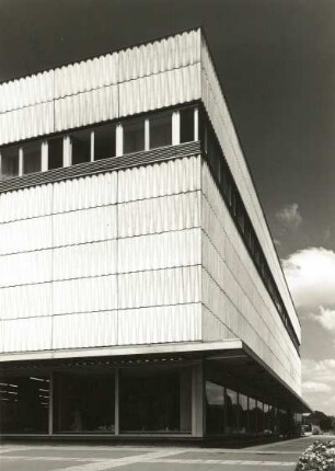 Cottbus, Karl-Liebknecht-Straße. Warenhaus (1968, K. Frauendorf), Gebäudeecke