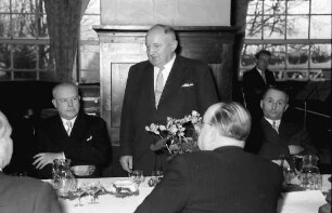 Freiburg: Jägerhäusle; Minister Leibfried überreicht das Bundesverdienstkreuz I. Klasse