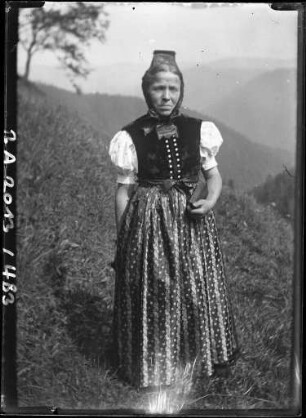 Frau in Hochschwarzwälder Tracht