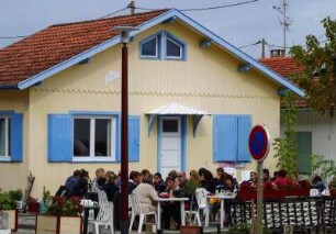 Frankreich. Aquitaine Gironde. L Herbe. Bucht von Arcachon. Austern Restaurant
