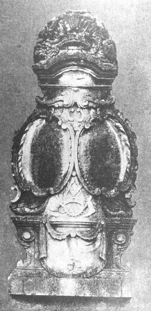 Kamenz. Grabstein des Erbmüllers Joh. Peter Probst, aus: Gurlitt, Bau- und Kunstdenkmäler, Die Städte Kamenz und Pulsnitz, Dresden 1912