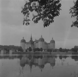 Blick auf das Jagdschloss Moritzburg von Südwesten