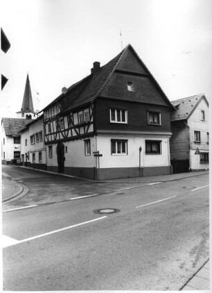 Leun, Obere Bachstraße 7, Obertorstraße 1
