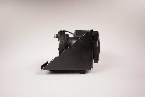 Seitenansicht (links) Bendix Magnet- und Fernkompass B-16