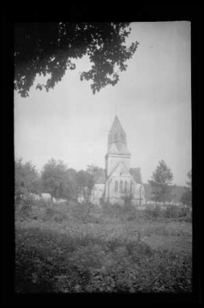 Cohan (=Coulonges-Cohan, Dep. Aisne, Frankreich): "Kirche: Chor" (Distanzaufnahme)