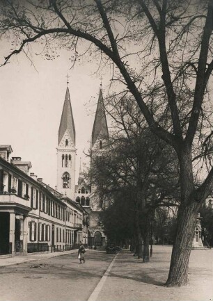 Halberstadt. Blick vom Domplatz zum Dom zu Halberstadt