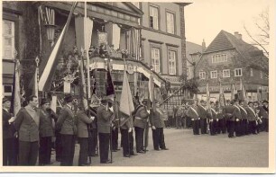 Westfälisch-Lippischer Schützentag / Schützenvereine auf dem Marktplatz vor dem Rathaus. Detmold. Marktplatz. Ansichtskarte