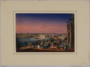 Blick von der Brühlschen Terrasse in Dresden neben dem Vierten Belvedere nach Osten über die Elbe mit Schiffen, im Vordergrund viele Menschen