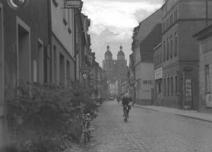 Wittenberg: Straße zur Lutherkirche [Stadtkirche]