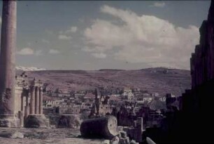 Griechenland. Athen. Akropolis (rechts Teil der Ruine des Odeon des Herodes Atticus?)