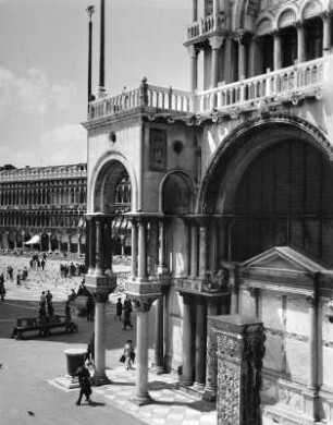 Venedig. Markusdom (976-1094). Südseite. Teilansicht der Südwestecke