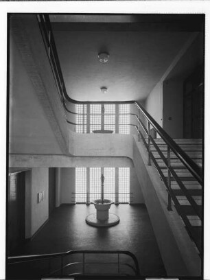 Schule Cuxhaven: Treppenhaus-Beleuchtung : SchumacherWV Nr. 286
