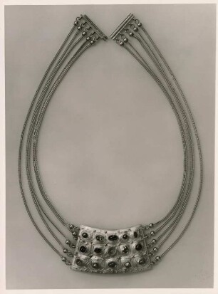 Halsschmuck von Elisabeth Treskow