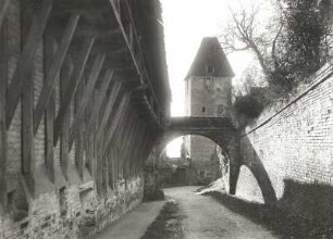 Landshut, Burg Trausnitz : Landshut. Burg Trausnitz. Vorburg, Zwinger und Wehrgang an der Südöstlichen Seite