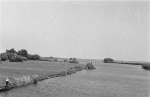 Flussmündung : Zufluss des Flusses Beeke in das Kurische Haff.