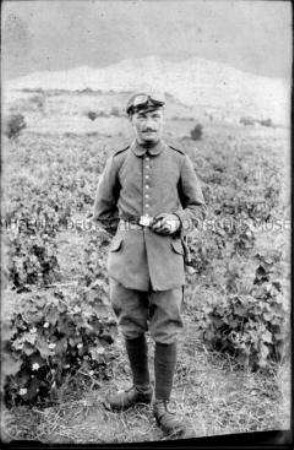 Soldat auf einem Feld, 1. Weltkrieg