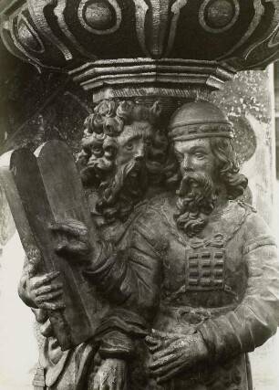 Kanzel mit Moses und Aaron als Kanzelträger