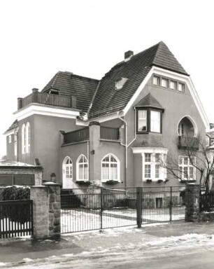 Radebeul, Zillerstraße 16. Wohnhaus (um 1910). Straßenansicht