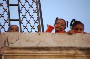 Tripolis - Neugierige kleine Mädchen (Bildarchiv Uwe Gerig)