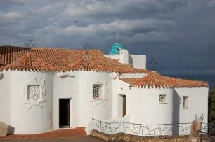 Insel Sardinien - Kirchenbau : Kirche Santa Maria di Stella in Porto Cervo, Costa Smeralda, aufgenommen 2006
