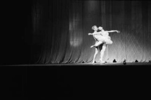 Szenenbilder aus dem Ballett " Aschenbrödel " von S. Prokofjew, Staatsoper 1952