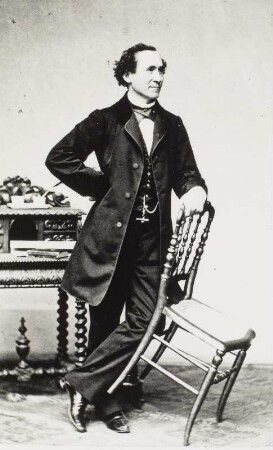 Porträt Leopold Rocke (1818-1889; Sänger). Albuminabzug auf Karton (Carte-de-visite mit Atelieraufdruck recto)