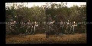 Soldaten vor einem Unterstand