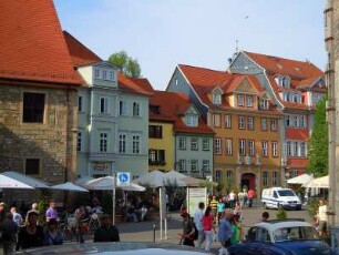 Erfurt - Wenigemarkt : Der Wenigemarkt ist ein historischer Platz in der Altstadt mit denkmalgeschützten Häusern, aufgenommen in Erfurt am 30. April 2012