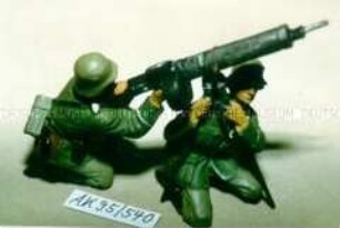 Kanoniergruppe mit Schnellfeuerkanone