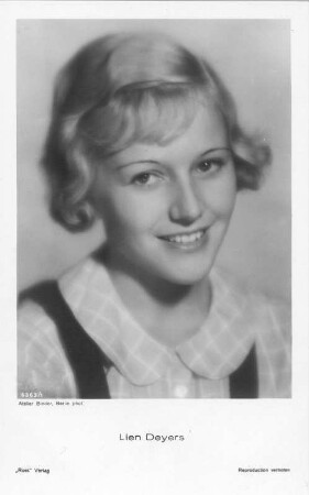 Porträt Lien Deyers in einem Filmkostüm. Fotografie (Weltpostkarte) von Atelier Binder. Berlin, um 1930