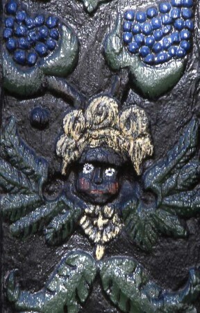 Verzierung an einem Fachwerkhaus : Verzierung an einem Fachwerkhaus in Tangermünde, aufgenommen ca. 1993