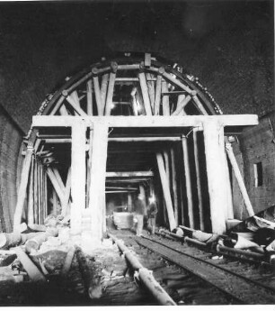 Engelbergtunnel, km 581,940 - 582,260 Zimmerung im Tunnel