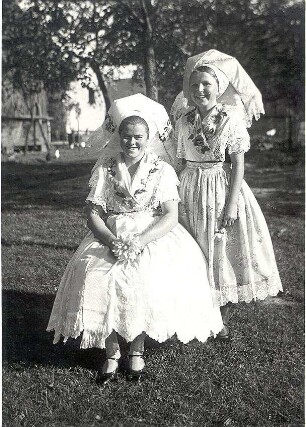 Niedersorbische Festtagstracht : Kleidung - niedersorbische Tracht. Niedersorbische Festtagstracht.