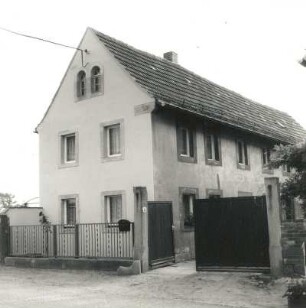 Dresden-Kaditz, Übigauer Straße 4. Dreiseithof (1866), Wohnstallhaus