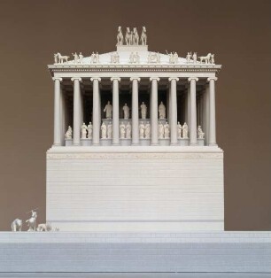 Modell im Maßstab: 1:30 - Mausoleum von Halikarnassos (nach Rekonstruktion W. Hoepfner von 2001)