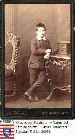 Bernbeck, Oskar Dr. phil. (* 1877) / Porträt, in Raum stehend, Ganzfigur