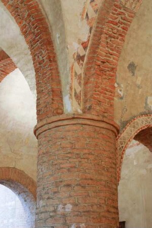 Frankreich. Bourgogne. Saone et Loire. Tournus. Kirche Saint Philibert. Romanische Abteikirche. Innen