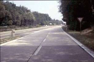 Ausfahrt aus Nebenfahrbahn Ost (Basel Richtung Karlsruhe) zu Hauptfahrbahn Ost (Basel Richtung Karlsruhe)