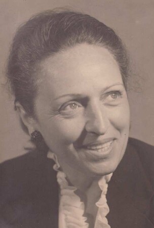 Porträt Alex Wedding (1905-1966, eigentlich Grete Weiskopf; Schriftstellerin, Kinderbuchautorin). Fotografie 1955. Dresden: Deutsche Fotothek