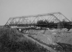 Bau der alten Eisenbahnbrücke bei Achmer/Mittellandkanal