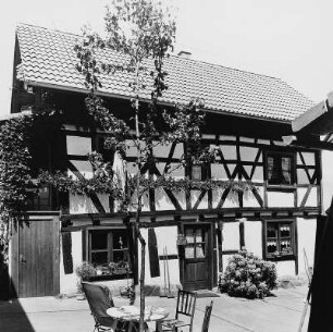 Hünstetten, Mittelstraße 6