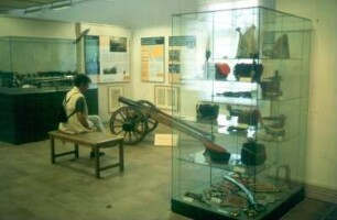 Wustrau. Blick in einen Museumsraum mit zahlreichen Exponaten