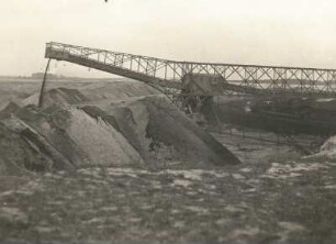 Oberlausitzer Niederung. Abraumförderbrücke in der Grube Werminghoff (heute: Knappensee)