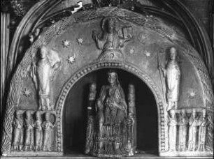 Erfurt, Dom Beatea Mariae Virginis (Marienkirche), Inneres: romanischer Altaraufsatz