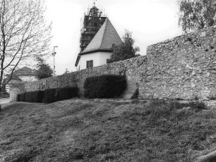 Stadtmauerreste; Frankfurt, Im Sperber (gegenüber 2-24), An der Oberpforte 4, An der Oberpforte 6, An der Oberpforte 8, An der Oberpforte 10, Im Dorfe , Marktstraße , Marktstraße 30, Marktstraße 30a