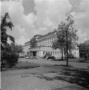 Dresden-Johannstadt. Medizinische Akademie "Carl Gustav Carus" (heute Universitätsklinikum), Chirurgische Klinik (1952-1955; H. Mersiowsky, G. Wild)