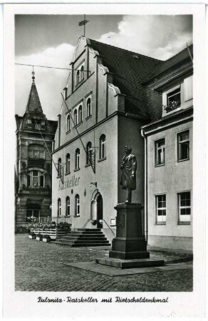 Pulsnitz. Ratskeller und Rietscheldenkmal