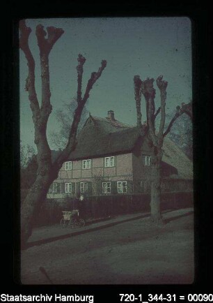 Bauernhaus mit Strohdach in Othmarschen